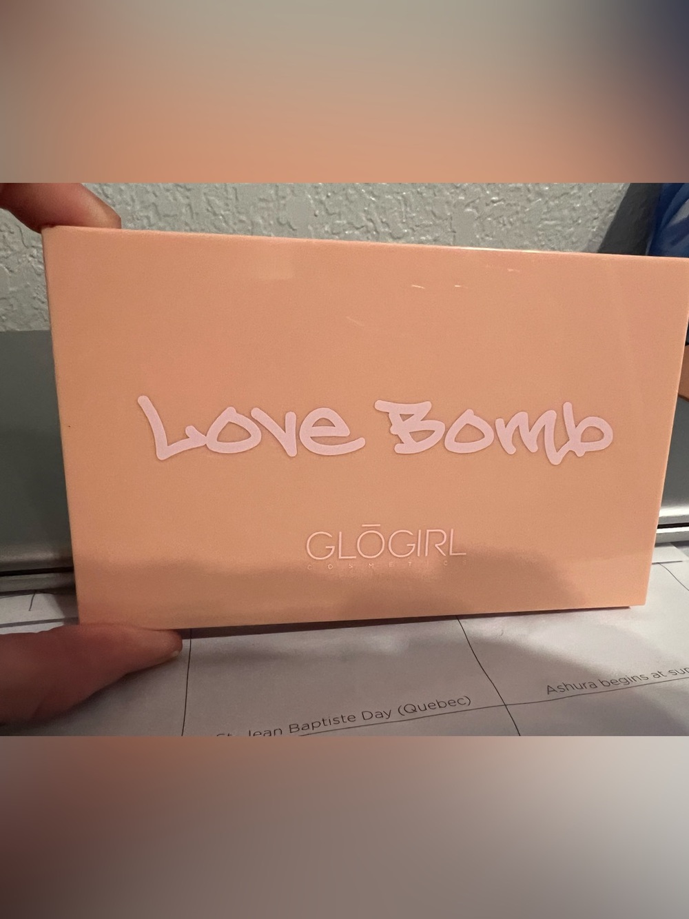 GLŌGIRL Love Bomb Eyeshadow Palette — Peachy Pink